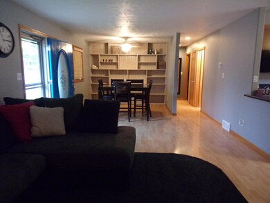 Living rm & Dining