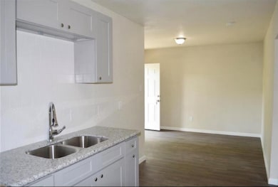 7913 Woodlyn Rd unit B, Houston, TX 77028 - photo 6