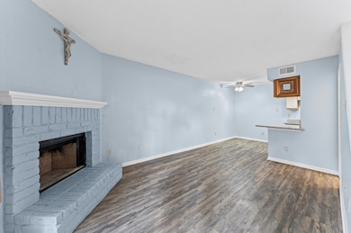 7402 Alabonson Rd unit 303, Houston, TX 77088 - photo 5