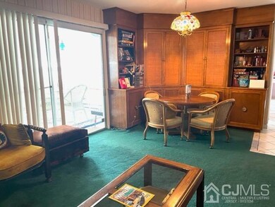 Den / Family Room 2