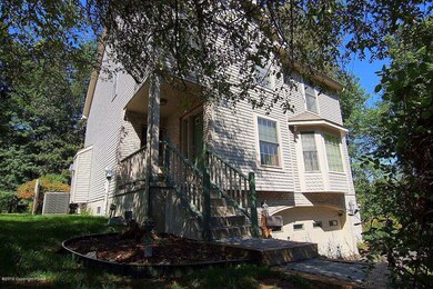 152 Collins St, Stroudsburg, PA 18360 - photo 3
