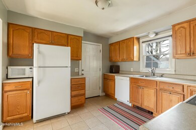 106 Crane Ave, Pittsfield, MA 01201 - photo 3