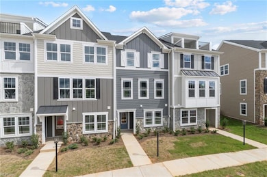 111 Bracewell Ln, Yorktown, VA 23692 - photo 2