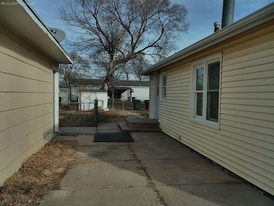 2011 W 18th St, North Platte, NE 69101 - photo 4