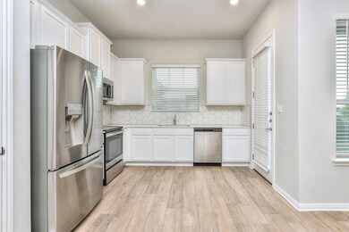 Kitchen with appliances with stainless steel fini