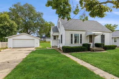 1711 E 24th St, Des Moines, IA 50317 - photo 2