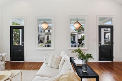 Living Room/Entry