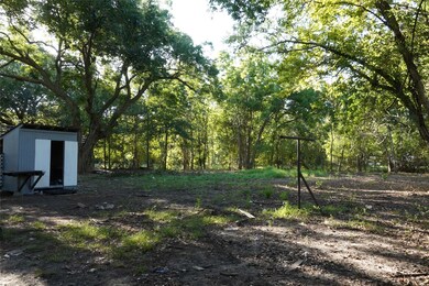 1914 W Sealy St, Alvin, TX 77511 - photo 2