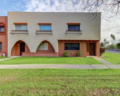 2902 East Clarendon (3)