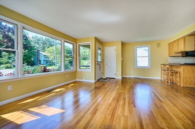 27 Mckinley Ave, Easthampton, MA 01027 - photo 5