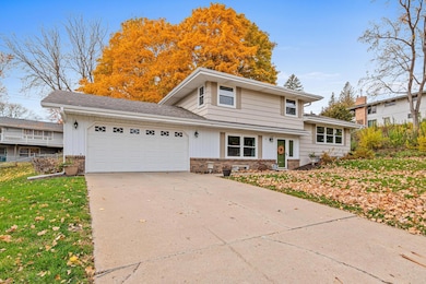 5233 Heritage Hills Dr, Minneapolis-36.jpg