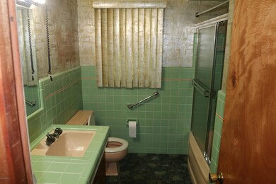Full bath 1st floor