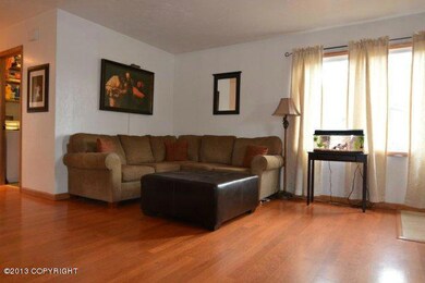 Living Room Pic4
