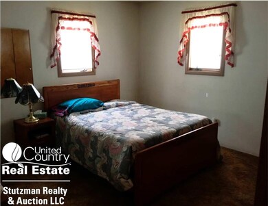 105 E 8th St, Hugoton, KS 67951 - photo 4