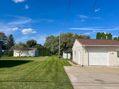 702 W 5th St, Pinconning, MI 48650 - photo 4