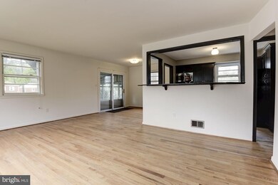 2331 Scott Key Dr, District Heights, MD 20747 - photo 2