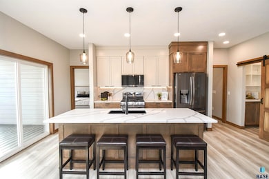 8421 E Spearfish Ct, Sioux Falls, SD 57110 - photo 3