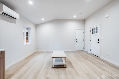 12531 25th Ave NE unit A, Seattle, WA 98125 - photo 5