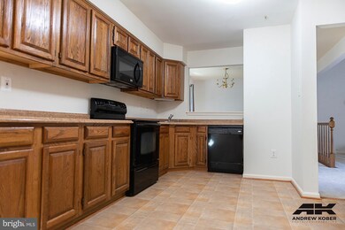 8216 Walnut Ridge Rd, Fairfax Station, VA 22039 - photo 3