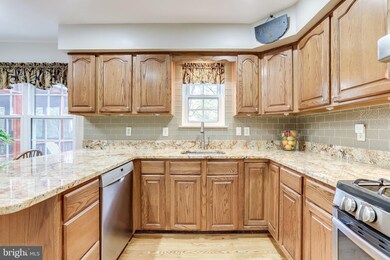 12984 Hampton Forest Ct, Fairfax, VA 22030 - photo 3