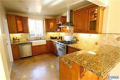 Gourmet kitchen