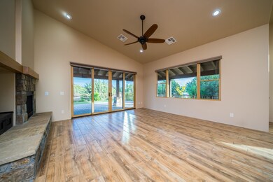 005_Living Room