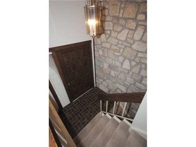 Entry/Foyer.