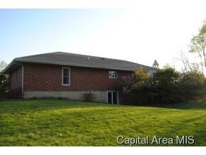 121 W Point Dr, Jacksonville, IL 62650 - photo 5