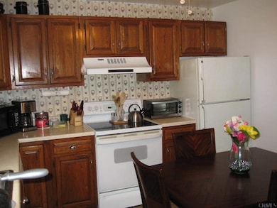 16 Winslow Dr, Schenectady, NY 12309 - photo 7