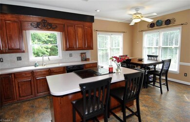 View of Breakfast overlooks common area - PRIVACY!