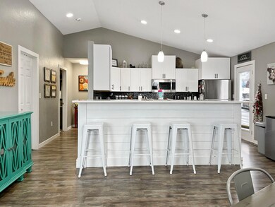 1305 26th St W, Williston, ND 58801 - photo 4