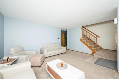 2527 SE 17th St, Des Moines, IA 50320 - photo 5