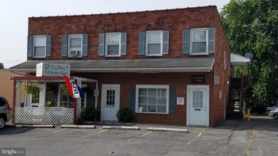 50 Independence St unit 4D, Berkeley Springs, WV 25411 - photo 3