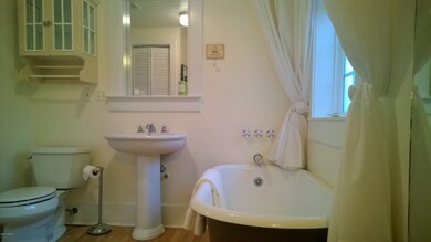 Guest Bathroom 2