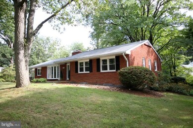 8921 Burbank Rd, Annandale, VA 22003 - photo 2