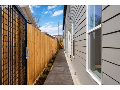 7459 N Mohawk Ave unit 7, Portland, OR 97203 - photo 4