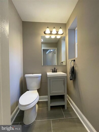 2050 Mountain St, Philadelphia, PA 19145 - photo 7