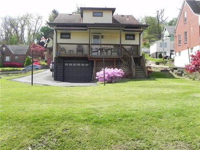 RELAX OR ENTERTAIN ON DECK & NICE FLAT YARD