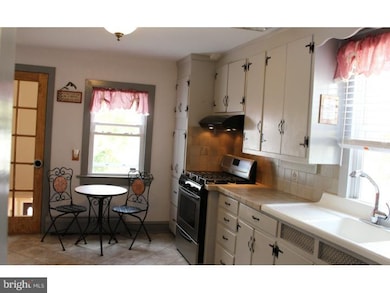 640 Hampton Ave, Southampton, PA 18966 - photo 2