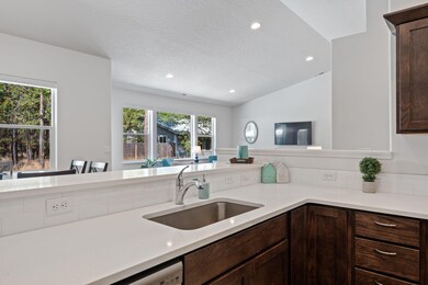 35-web-or-mls-17286-golden-eye-dr-115