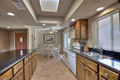 004_Kitchen