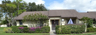 7 Bay Cedar Ct, Royal Palm Beach, FL 33411 - photo 2