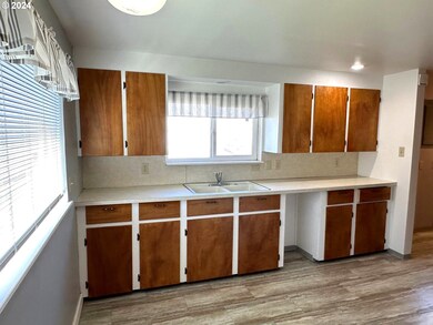 495 W Linden Way, Heppner, OR 97836 - photo 4