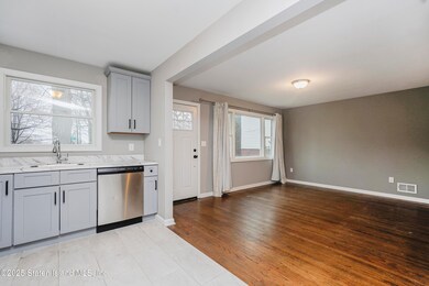 99 Acorn St, Staten Island, NY 10306 - photo 5