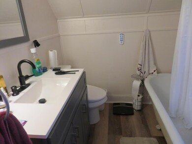 3rd Floor Full Bathroom