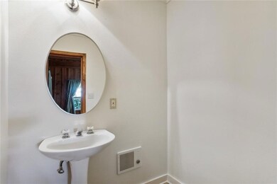 Guest 1/2 Bath