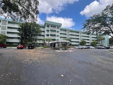 802 Cypress Grove Ln unit 309, Pompano Beach, FL 33069 - photo 2