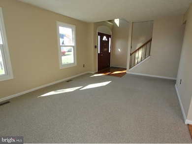 8121 Arrowhead Ct, Frederick, MD 21702 - photo 4