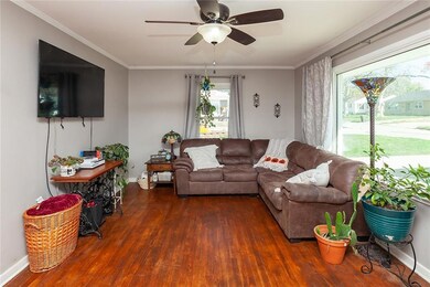 511 E 20th St S, Newton, IA 50208 - photo 3