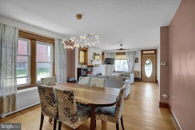 2123 Fairview St, Reading, PA 19609 - photo 7